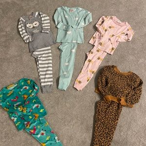5 Pairs of Girls Pajamas